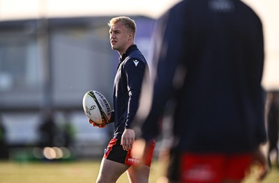 050425 - Connacht v Cardiff Rugby -EPCR Challenge Cup Round of 16 - Johan Mulder of Cardiff Rugby before the match