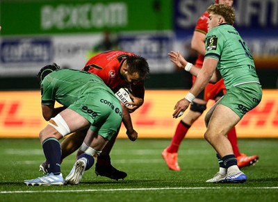 050425 - Connacht v Cardiff Rugby - EPCR Challenge Cup Round of 16 - Liam Belcher of Cardiff Rugby in action against Darragh Murray of Connacht