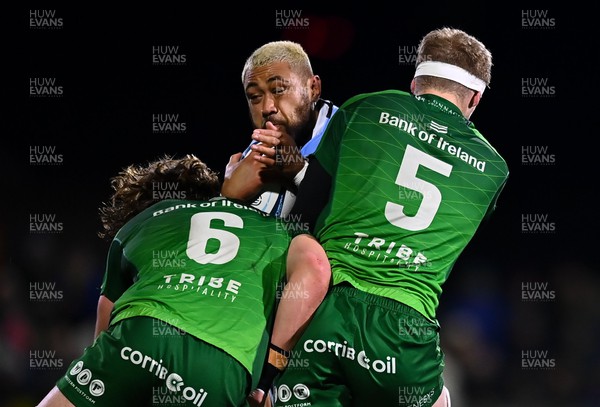 150423 - Connacht v Cardiff Rugby - United Rugby Championship - Taulupe Faletau of Cardiff is tackled by Cian Prendergast, 6, and Niall Murray of Connacht