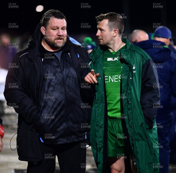 150423 - Connacht v Cardiff Rugby - United Rugby Championship - Cardiff director of rugby Dai Young in conversation with Connacht captain Jack Carty after the match