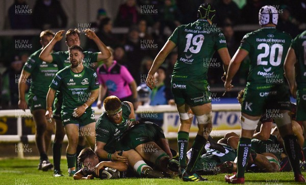 031118 - Connacht v Dragons - Guinness PRO14 -  Taine Basham of Dragons scores his side's second try