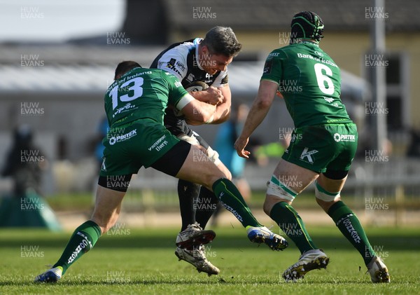 020319 - Connacht v Ospreys - Guinness PRO14 -  Rob McCusker of Ospreys is tackled by Tom Farrell, left, and Eoin McKeon of Connacht