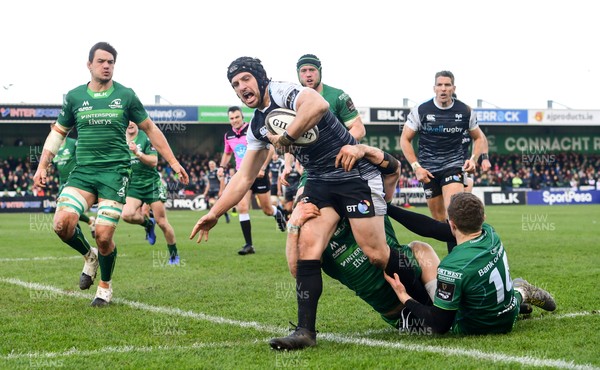020319 - Connacht v Ospreys - Guinness PRO14 -  Dan Evans of Ospreys is tackled by Tom Farrell, left, and Stephen Fitzgerald of Connacht