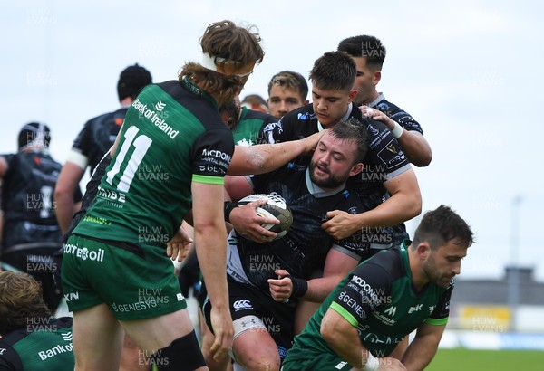 040621 - Connacht v Ospreys - Guinness PRO14 Rainbow Cup - Sam Parry of Ospreys celebrates with team mates after scoring his side's second try