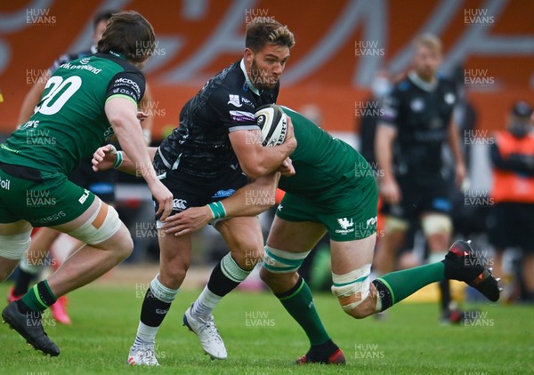 040621 - Connacht v Ospreys - Guinness PRO14 Rainbow Cup - Rhys Webb of Ospreys is tackled by Ultan Dillane, right, and Sean Masterson of Connacht