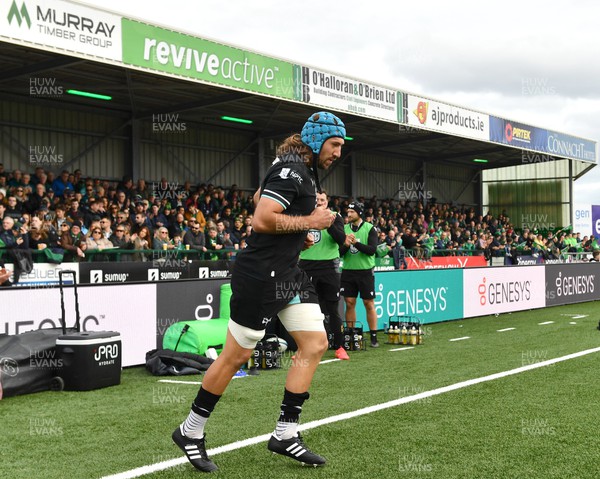 211023 - Connacht v Ospreys - United Rugby Championship - Justin Tipuric of Ospreys makes his way out for his 200th Ospreys cap