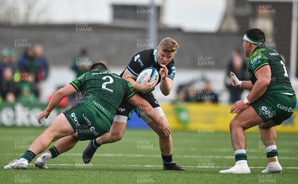211023 - Connacht v Ospreys - United Rugby Championship - Keiran Williams of Ospreys in action against Dylan Tierney-Martin, left, and Denis Buckley of Connacht
