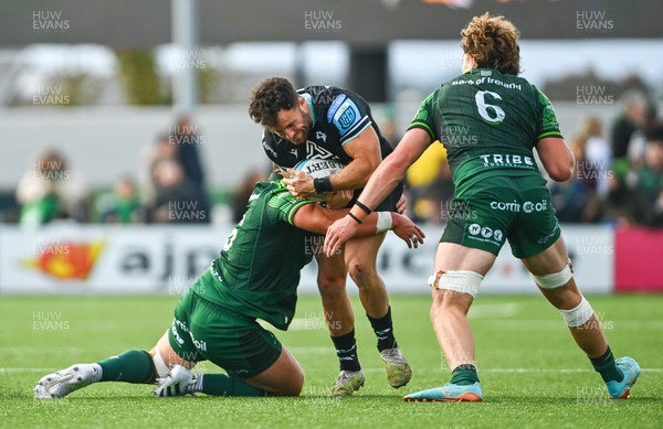 211023 - Connacht v Ospreys - United Rugby Championship - Luke Morgan of Ospreys is tackled by Tadgh McElroy of Connacht, left, and Cian Prendergast