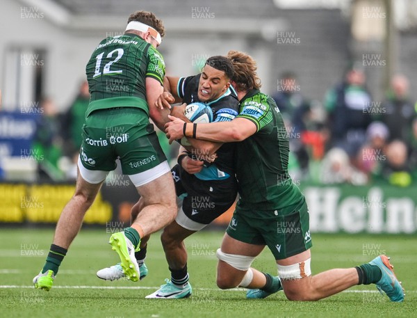211023 - Connacht v Ospreys - United Rugby Championship - Keelan Giles of Ospreys is tackled by Cathal Forde, left, and Cian Prendergast of Connacht