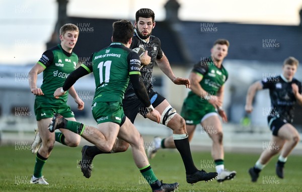 240121 - Connacht v Ospreys - Guinness PRO14 - Rhys Davies of Ospreys is tackled by Alex Wootton of Connacht