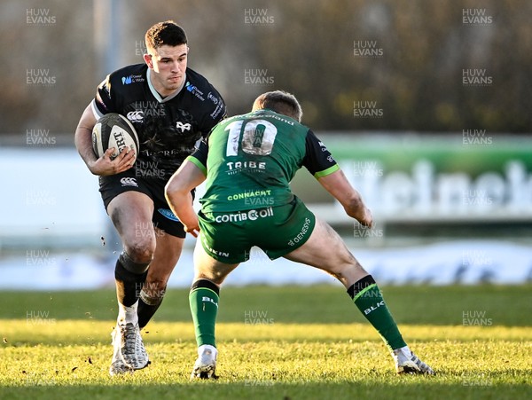 240121 - Connacht v Ospreys - Guinness PRO14 - Owen Watkin of Ospreys in action against Conor Fitzgerald of Connacht