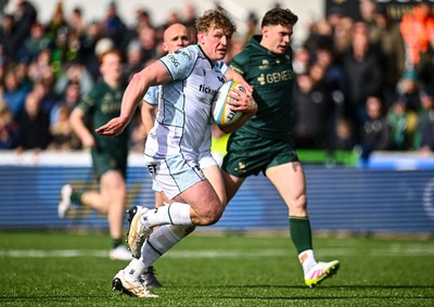 280326 - Connacht Rugby v Ospreys, United Rugby Championship - Jac Morgan of Ospreys breaks for the line