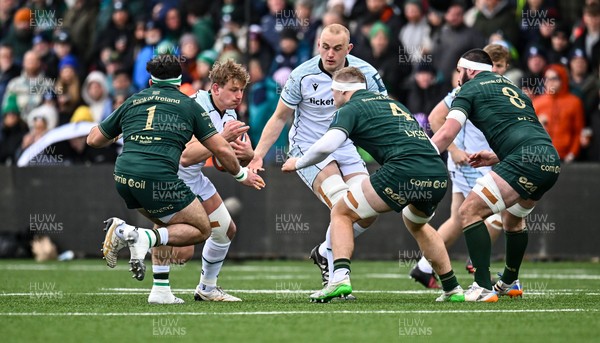 280326 - Connacht Rugby v Ospreys, United Rugby Championship - Jac Morgan of Ospreys takes on Denis Buckley of Connacht and Niall Murray of Connacht