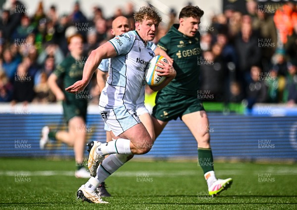 280326 - Connacht Rugby v Ospreys, United Rugby Championship - Jac Morgan of Ospreys breaks for the line