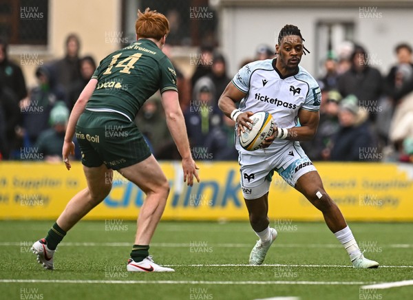280326 - Connacht Rugby v Ospreys, United Rugby Championship - Dan Kasende of Ospreys takes on Shane Jennings of Connacht