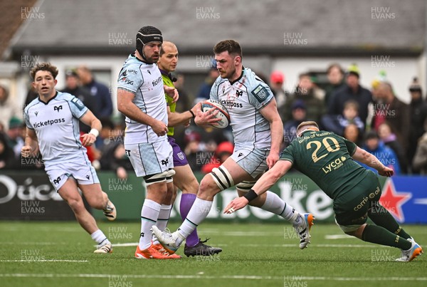 280326 - Connacht Rugby v Ospreys, United Rugby Championship - James Ratti of Ospreys takes on Sean O’Brien of Connacht