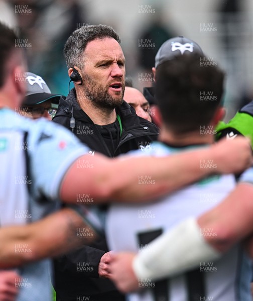 280326 - Connacht Rugby v Ospreys, United Rugby Championship - Ospreys head coach Mark Jones speaks to the players at the end of the match