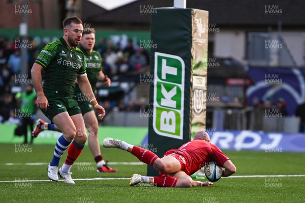 020324 - Connacht v Scarlets - United Rugby Championship - Efan Jones of Scarlets scores his side's first try