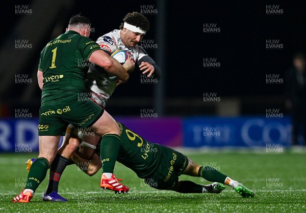 130326 - Connacht v Scarlets - United Rugby Championship - Fletcher Anderson of Scarlets in action against Colm Reilly, right, and Peter Dooley of Connacht