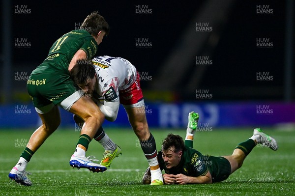 130326 - Connacht v Scarlets - United Rugby Championship - Joe Roberts of Scarlets in action against Chay Mullins, left, and Colm Reilly of Connacht
