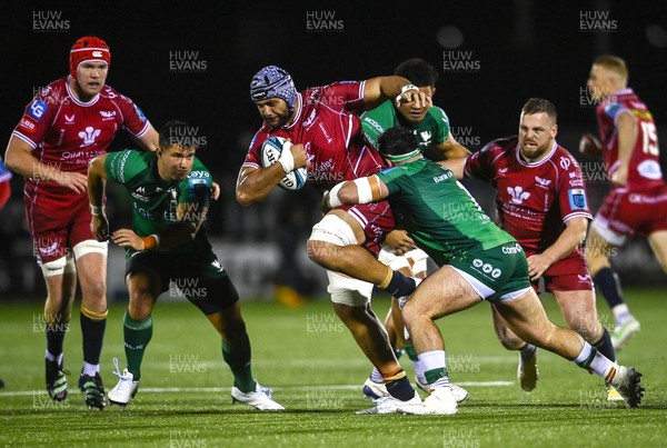 211022 - Connacht v Scarlets - BKT United Rugby Championship - Sione Kalamafoni of Scarlets is tackled by Paul Boyle of Connacht