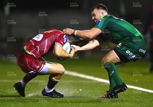 211022 - Connacht v Scarlets - BKT United Rugby Championship - Ryan Conbeer of Scarlets is tackled by David Hawkshaw of Connacht