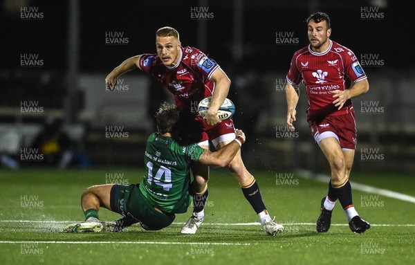 211022 - Connacht v Scarlets - BKT United Rugby Championship - Johnny McNicholl of Scarlets is tackled by John Porch of Connacht