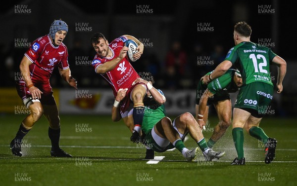 211022 - Connacht v Scarlets - BKT United Rugby Championship - Ryan Conbeer of Scarlets is tackled by Alex Wootton of Connacht