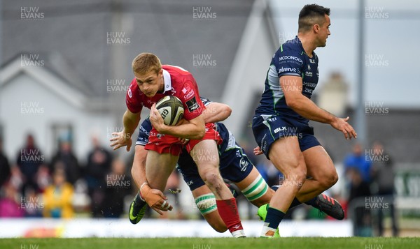 220918 - Connacht v Scarlets - Guinness PRO14 -  Johnny McNicholl of Scarlets is tackled by Robin Copeland of Connacht 