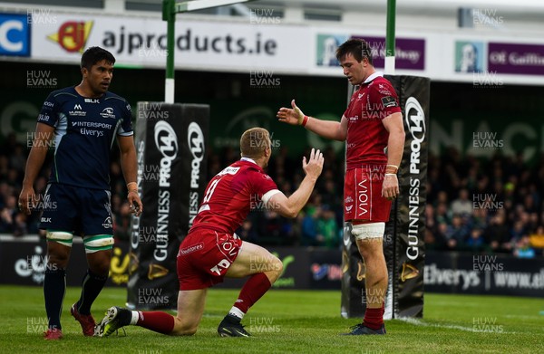 220918 - Connacht v Scarlets - Guinness PRO14 -  Johnny McNicholl of Scarlets, left, celebrates after scoring his side's first try with teammate Ed Kennedy