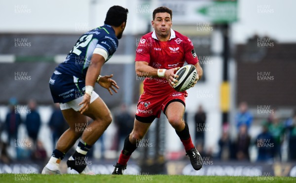 220918 - Connacht v Scarlets - Guinness PRO14 -  Kieron Fonotia of Scarlets in action against Bundee Aki of Connacht 