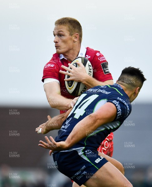 220918 - Connacht v Scarlets - Guinness PRO14 -   Johnny McNicholl of Scarlets  in action against Cian Kelleher of Connacht on his way to scoring his side's first try 