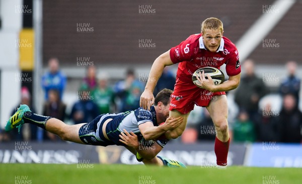 220918 - Connacht v Scarlets - Guinness PRO14 -  Johnny McNicholl of Scarlets is tackled by Jack Carty of Connacht 