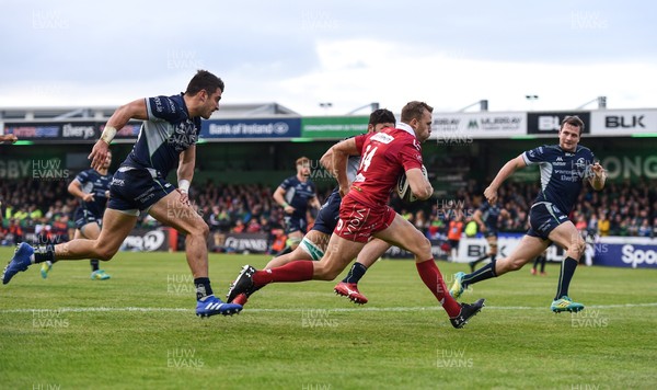 220918 - Connacht v Scarlets - Guinness PRO14 -  Tom Prydie of Scarlets goes over to score his side's second try