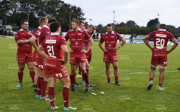 220918 - Connacht v Scarlets - Guinness PRO14 -  Scarlets players dejected following the match