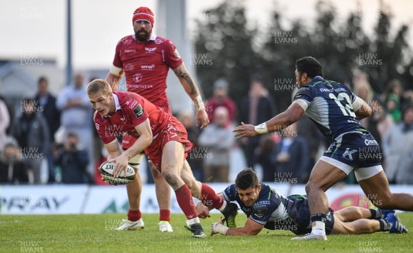 220918 - Connacht v Scarlets - Guinness PRO14 -  Johnny McNicholl of Scarlets is tackled by Tiernan O�Halloran of Connacht