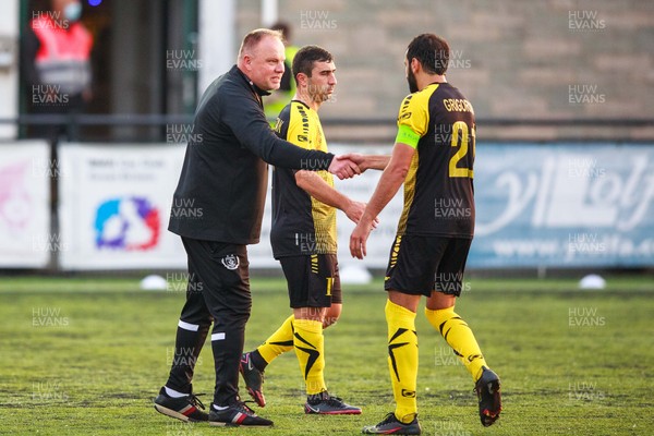 070721 - Connah's Quay Nomads v FC Alashkert - UEFA Champions League First Qualifying Round First Leg - Connah’s Quay Nomads manager Andy Morrison and Artak Grigoryan (21) of FC Alashkert at the end of the match