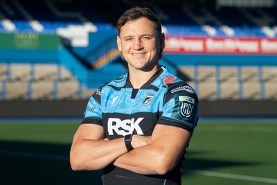 201125 - Cornel Smit signs for Cardiff Rugby