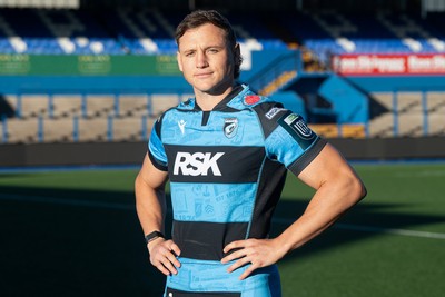 201125 - Cornel Smit signs for Cardiff Rugby