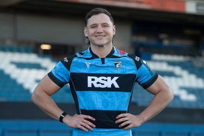 201125 - Cornel Smit signs for Cardiff Rugby