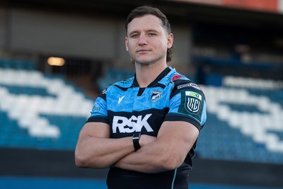 201125 - Cornel Smit signs for Cardiff Rugby