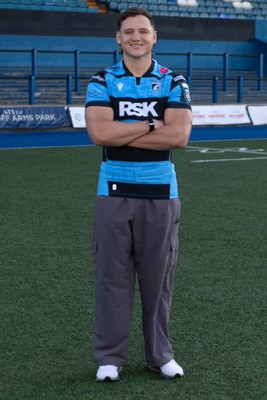 201125 - Cornel Smit signs for Cardiff Rugby