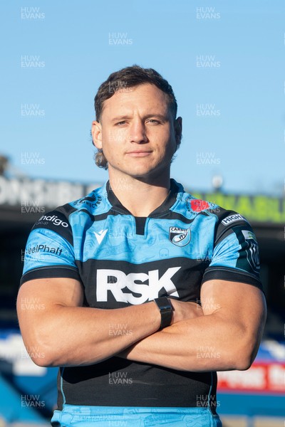 201125 - Cornel Smit signs for Cardiff Rugby