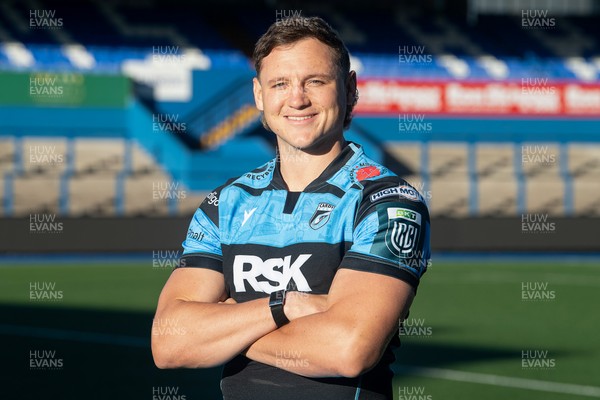 201125 - Cornel Smit signs for Cardiff Rugby