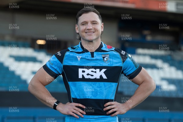 201125 - Cornel Smit signs for Cardiff Rugby