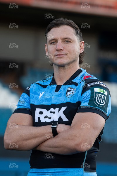 201125 - Cornel Smit signs for Cardiff Rugby