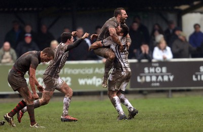 060414 - Cornish Pirates v Pontypridd, British and Irish Cup Quarter Final - Pontypridd celebrate at the final whistle