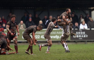 060414 - Cornish Pirates v Pontypridd, British and Irish Cup Quarter Final - Pontypridd celebrate at the final whistle