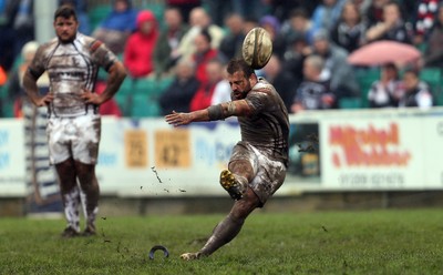 060414 - Cornish Pirates v Pontypridd, British and Irish Cup Quarter Final - Pontypridd's Simon Humberstone kicks the winning penalty