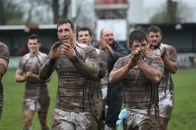 060414 - Cornish Pirates v Pontypridd, British and Irish Cup Quarter Final - Pontypridd players applaud the travelling supporters after the win